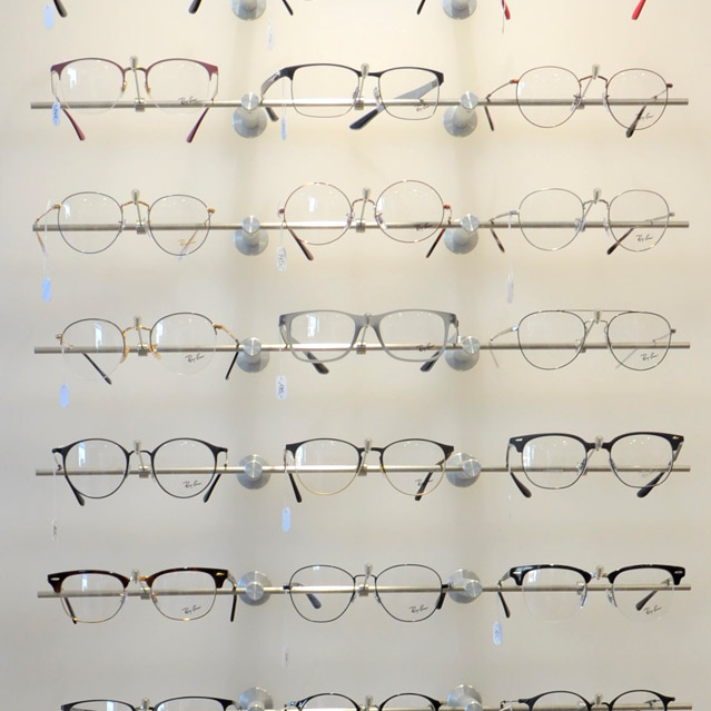 Große Auswahl an Brillen und Herstellern
